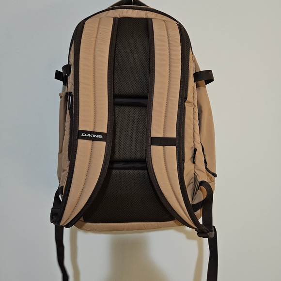 Dakine Women\'s Tan Everyday Backpack with Front Pocket main image 8